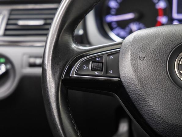 Skoda Rapid I с пробегом 2015 года, цена 1 188 000 рублей, 103249 км, лифтбек, Автокод Объявления