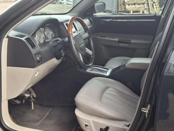 Chrysler 300C I с пробегом 2005 года, цена 750 000 рублей, 370000 км, седан, Автокод Объявления