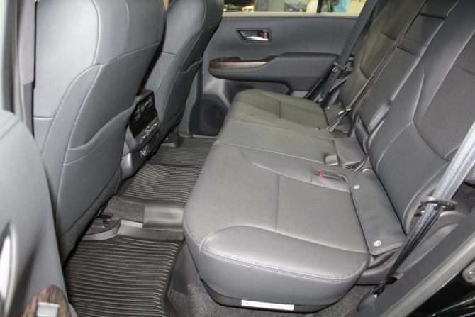 Toyota Land Cruiser 300 Series с пробегом 2021 года, цена 15 000 000 рублей, 400 км, внедорожник, Автокод Объявления