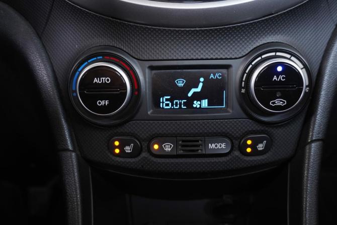 Hyundai Solaris I Рестайлинг с пробегом 2015 года, цена 860 000 рублей, 272435 км, седан, Автокод Объявления