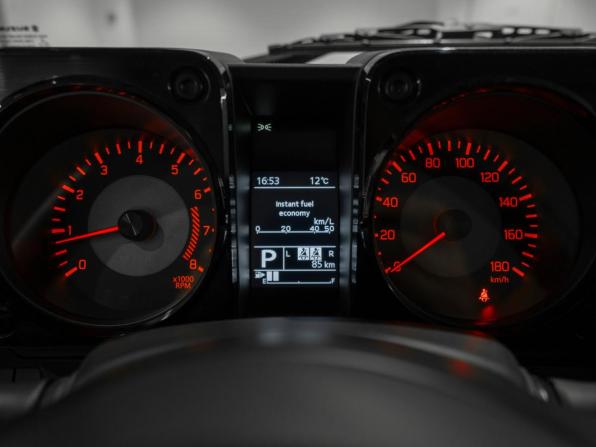 Suzuki Jimny IV с пробегом 2026 года, цена 4 300 000 рублей, 82 км, внедорожник, Автокод Объявления