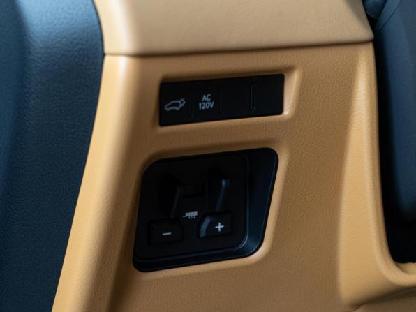 Lexus LX IV с пробегом 2025 года, цена 19 300 050 рублей, 23 км, внедорожник, Автокод Объявления