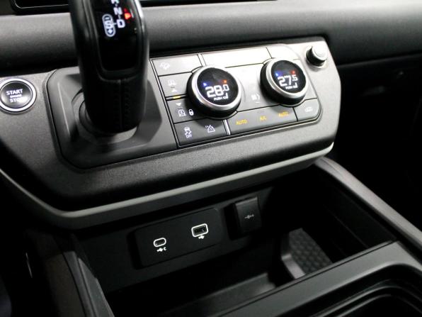 Land Rover Defender II с пробегом 2020 года, цена 4 420 000 рублей, 92320 км, внедорожник, Автокод Объявления
