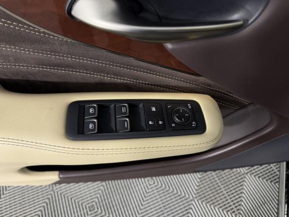 Lexus LS V с пробегом 2018 года, цена 5 600 000 рублей, 73161 км, седан, Автокод Объявления