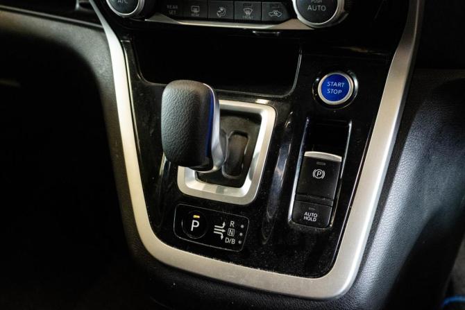 Nissan Serena V (C27) с пробегом 2018 года, цена 1 470 000 рублей, 323845 км, минивэн, Автокод Объявления