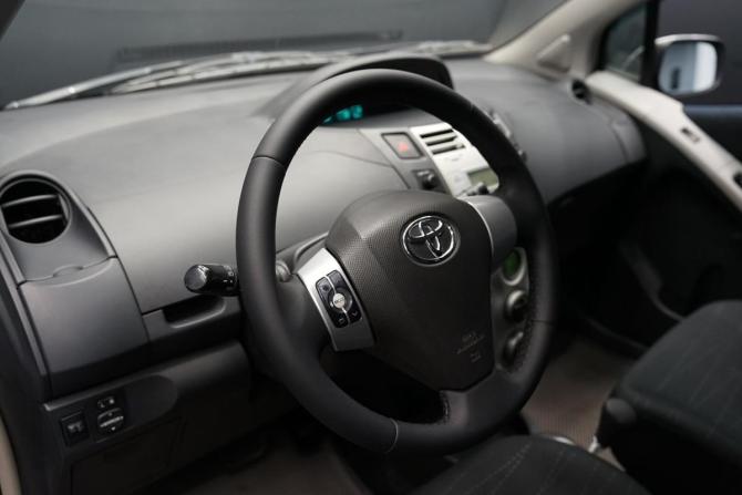 Toyota Yaris II с пробегом 2008 года, цена 664 000 рублей, 226457 км, хэтчбек, Автокод Объявления