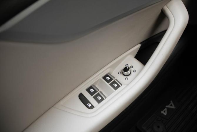 Audi A4 V (B9) Рестайлинг с пробегом 2022 года, цена 3 550 000 рублей, 36317 км, седан, Автокод Объявления