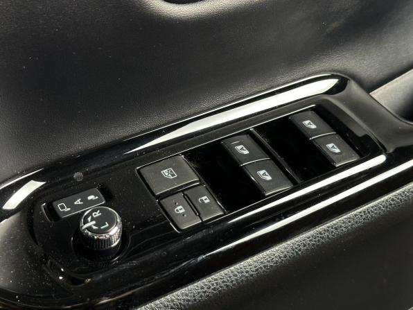 Toyota Noah III (R80) Рестайлинг с пробегом 2019 года, цена 2 799 000 рублей, 48005 км, минивэн, Автокод Объявления