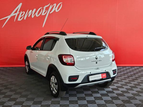 Renault Sandero II Рестайлинг с пробегом 2021 года, цена 1 345 000 рублей, 89654 км, хэтчбек, Автокод Объявления