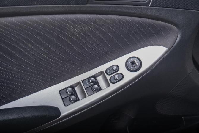 Hyundai Solaris I Рестайлинг с пробегом 2014 года, цена 1 049 000 рублей, 124000 км, седан, Автокод Объявления