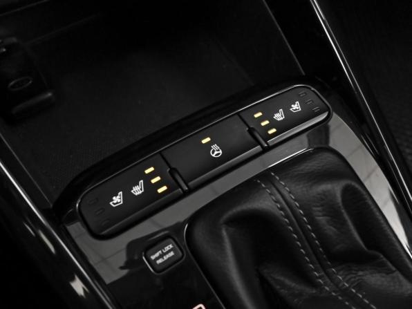 Kia Stonic I с пробегом 2018 года, цена 1 839 000 рублей, 150987 км, внедорожник, Автокод Объявления