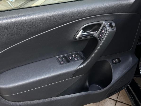 Volkswagen Polo V Рестайлинг с пробегом 2019 года, цена 1 070 000 рублей, 199700 км, седан, Автокод Объявления