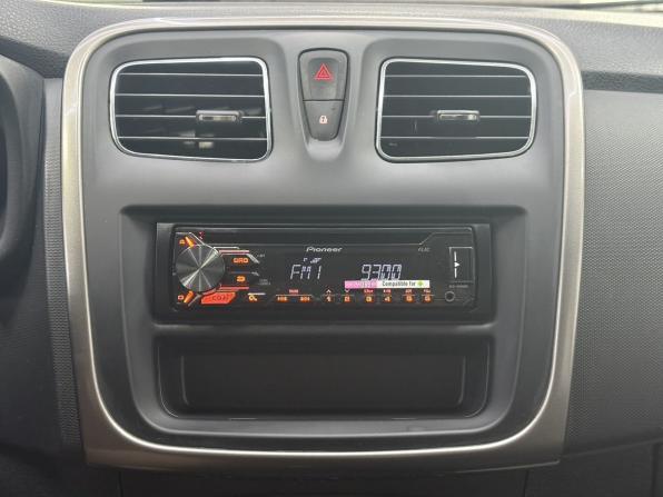 Renault Logan II с пробегом 2017 года, цена 865 000 рублей, 96799 км, седан, Автокод Объявления