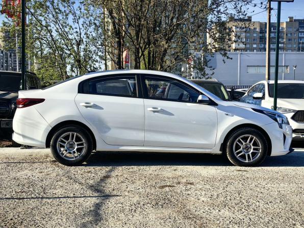 Kia Rio IV Рестайлинг с пробегом 2021 года, цена 1 179 000 рублей, 92686 км, седан, Автокод Объявления