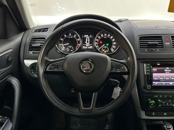 Skoda Yeti I Рестайлинг с пробегом 2016 года, цена 1 240 000 рублей, 182256 км, внедорожник, Автокод Объявления