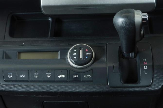Honda Freed I с пробегом 2010 года, цена 949 000 рублей, 195002 км, компактвэн, Автокод Объявления