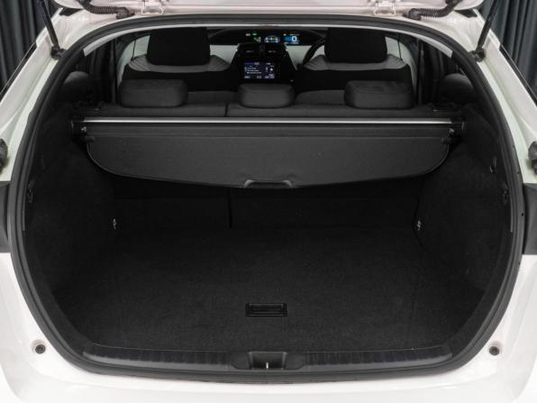 Toyota Prius IV (XW50) с пробегом 2016 года, цена 1 755 000 рублей, 184729 км, лифтбек, Автокод Объявления