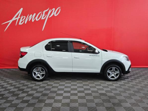 Renault Logan II Рестайлинг с пробегом 2021 года, цена 1 570 000 рублей, 15429 км, седан, Автокод Объявления