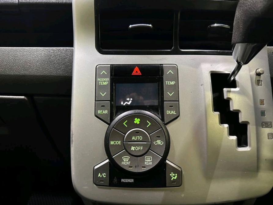 Toyota Voxy II (R70) Новосибирск  - изображение 22
