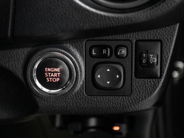 Toyota Vitz III (XP130) Рестайлинг 2 с пробегом 2018 года, цена 1 055 000 рублей, 102213 км, хэтчбек, Автокод Объявления