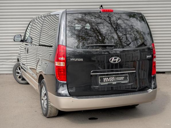 Hyundai H-1 II Рестайлинг 2 с пробегом 2021 года, цена 3 700 000 рублей, 73071 км, минивэн, Автокод Объявления