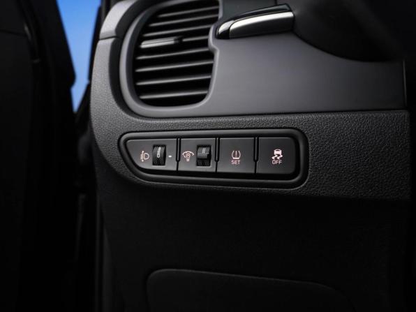 Kia Rio IV с пробегом 2018 года, цена 1 654 444 рубля, 102735 км, хэтчбек, Автокод Объявления