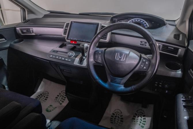 Honda Freed I Рестайлинг с пробегом 2012 года, цена 1 099 000 рублей, 194500 км, компактвэн, Автокод Объявления