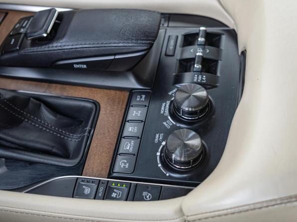 Lexus LX III Рестайлинг 2 с пробегом 2016 года, цена 5 870 000 рублей, 249169 км, внедорожник, Автокод Объявления