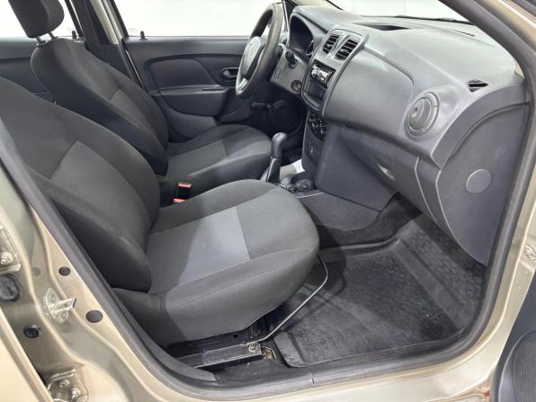 Renault Logan II с пробегом 2015 года, цена 545 000 рублей, 102400 км, седан, Автокод Объявления