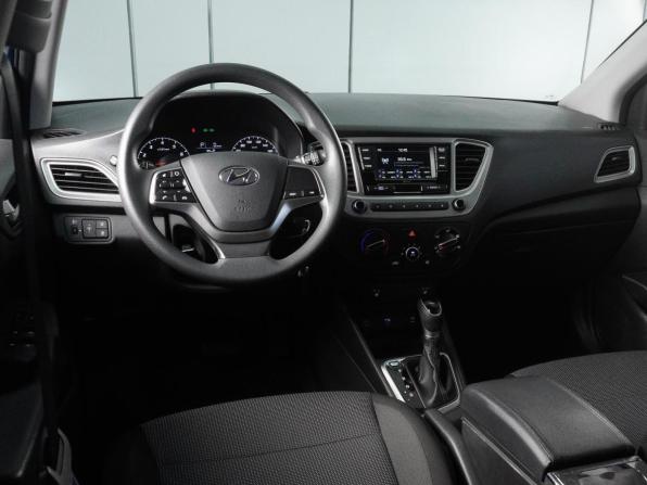 Hyundai Solaris II Рестайлинг с пробегом 2021 года, цена 1 715 000 рублей, 38176 км, седан, Автокод Объявления