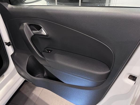 Volkswagen Polo V Рестайлинг с пробегом 2016 года, цена 880 000 рублей, 212166 км, седан, Автокод Объявления