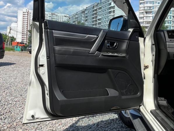 Mitsubishi Pajero IV Рестайлинг 1 с пробегом 2013 года, цена 2 099 000 рублей, 266889 км, внедорожник, Автокод Объявления