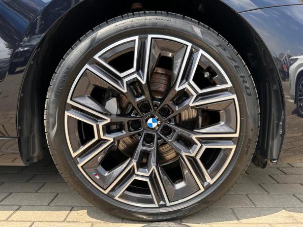 BMW 5 серии VIII (G60/G61/G68) с пробегом 2025 года, цена 7 700 000 рублей, 5613 км, седан, Автокод Объявления