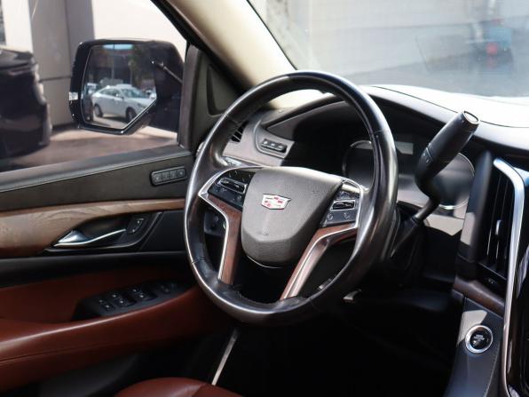 Cadillac Escalade IV с пробегом 2019 года, цена 5 300 000 рублей, 149850 км, внедорожник, Автокод Объявления
