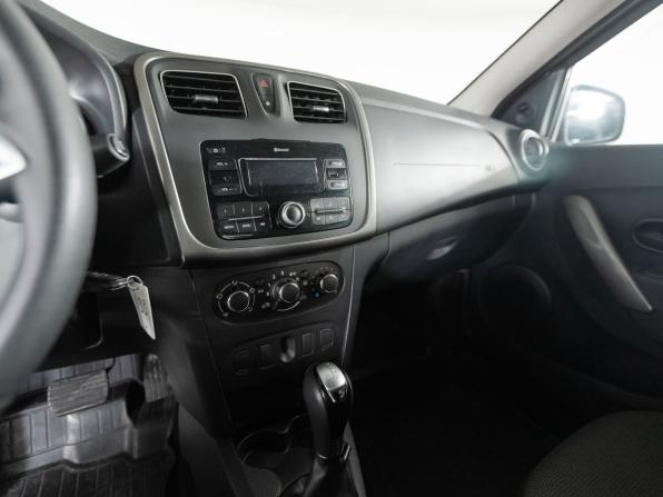 Renault Logan II Рестайлинг с пробегом 2018 года, цена 992 000 рублей, 79931 км, седан, Автокод Объявления