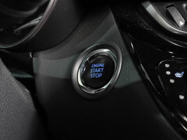Toyota C-HR I Рестайлинг с пробегом 2020 года, цена 2 749 000 рублей, 19437 км, внедорожник, Автокод Объявления