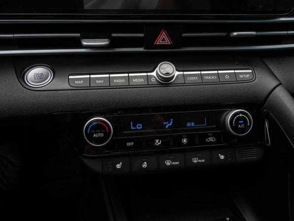 Hyundai Elantra VII (CN7) Рестайлинг с пробегом 2024 года, цена 2 220 000 рублей, 24650 км, седан, Автокод Объявления