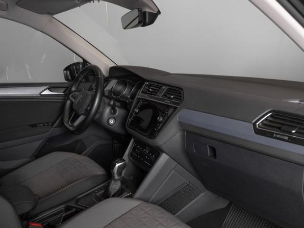 Volkswagen Tiguan II Рестайлинг с пробегом 2021 года, цена 3 038 524 рубля, 26552 км, внедорожник, Автокод Объявления