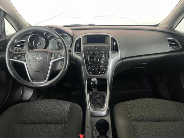 Opel Astra J Рестайлинг с пробегом 2013 года, цена 650 000 рублей, 251271 км, седан, Автокод Объявления
