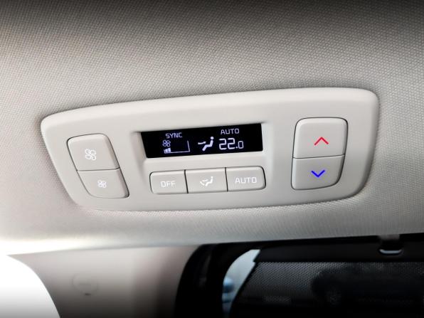 Kia Carnival IV Рестайлинг с пробегом 2024 года, цена 5 880 000 рублей, 19576 км, минивэн, Автокод Объявления