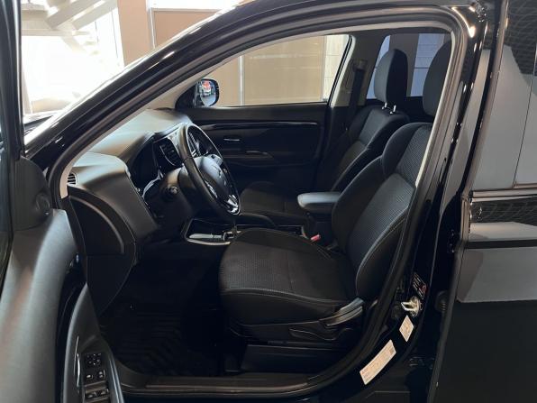 Mitsubishi Outlander III Рестайлинг 3 с пробегом 2018 года, цена 2 090 000 рублей, 95767 км, внедорожник, Автокод Объявления