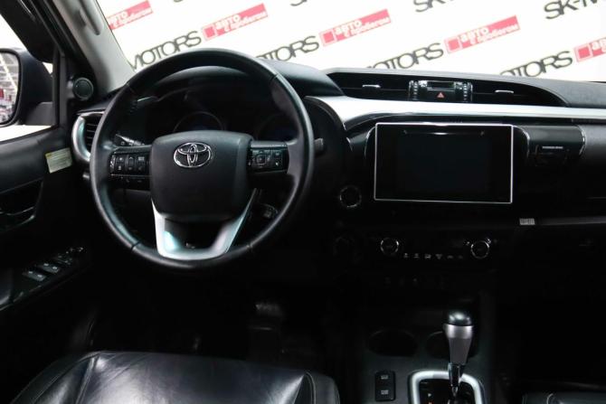 Toyota Hilux VIII с пробегом 2017 года, цена 3 030 350 рублей, 258942 км, пикап, Автокод Объявления