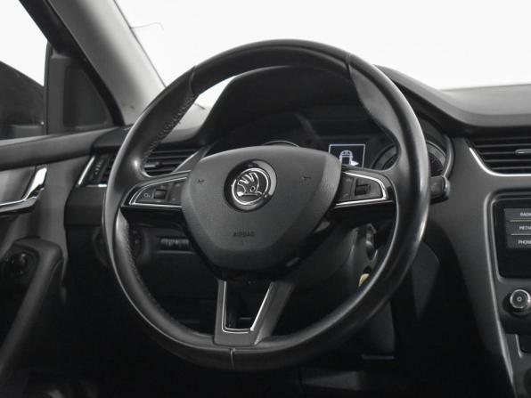 Skoda Octavia III (A7) с пробегом 2016 года, цена 895 000 рублей, 267579 км, лифтбек, Автокод Объявления