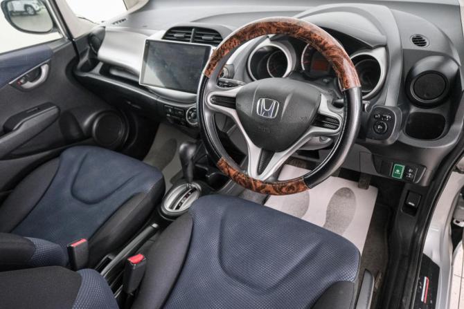 Honda Fit II с пробегом 2011 года, цена 1 079 000 рублей, 67000 км, хэтчбек, Автокод Объявления