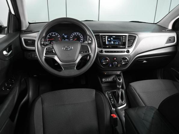 Hyundai Solaris II с пробегом 2018 года, цена 1 229 000 рублей, 176625 км, седан, Автокод Объявления
