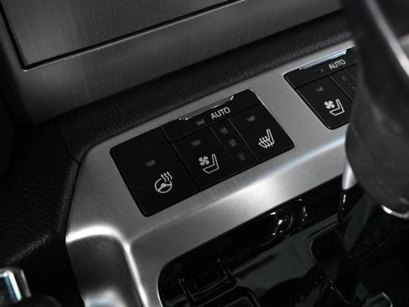 Toyota Land Cruiser 200 Series Рестайлинг 2 с пробегом 2017 года, цена 5 499 000 рублей, 280424 км, внедорожник, Автокод Объявления
