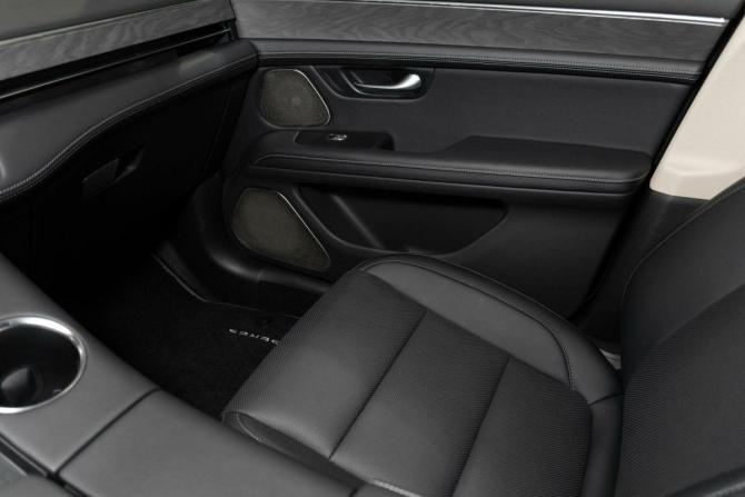 Новый Seres M5 2024 года, цена 4 999 000 рублей, внедорожник, Автокод Объявления