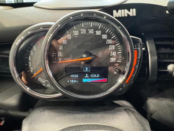 Mini Hatch III (F55/F56) Рестайлинг с пробегом 2020 года, цена 2 450 000 рублей, 28450 км, хэтчбек, Автокод Объявления