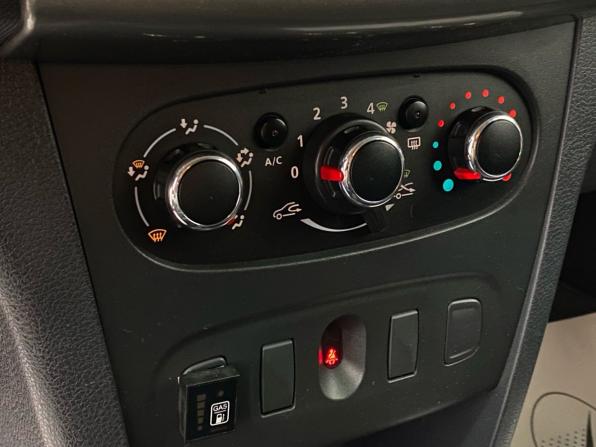 Renault Logan II Рестайлинг с пробегом 2021 года, цена 795 000 рублей, 94298 км, седан, Автокод Объявления
