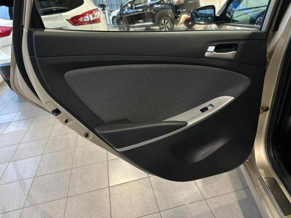 Hyundai Solaris I с пробегом 2013 года, цена 740 000 рублей, 175900 км, хэтчбек, Автокод Объявления